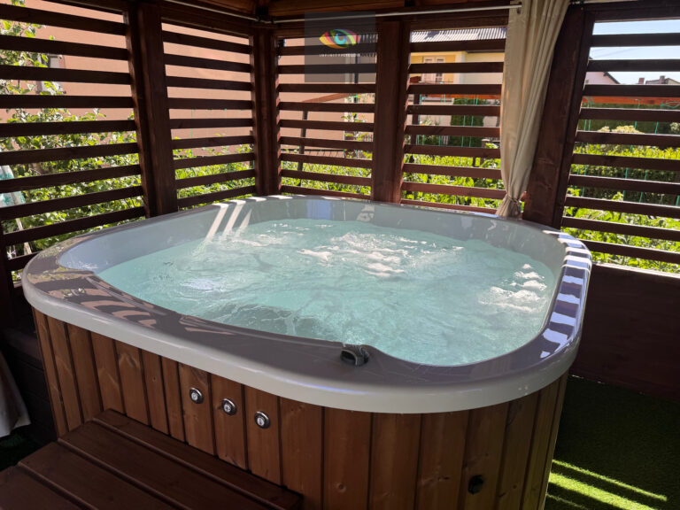 Lawendowy Kącik Noclegi Energylandia Wanna z hydromasażem Zator Infinity Foto Love 16